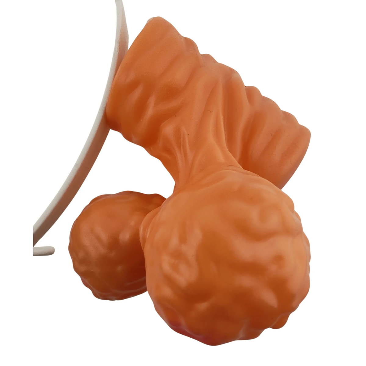 Pene arancioni con scrobi su frontino bianco liscio