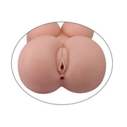 Dettaglio posteriore apertura vaginale e ano su masturbatore torso donna in silicone