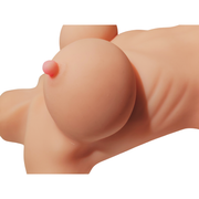 Primo piano seno sinistro torso donna, capezzolo rosa e texture cutanea realistica