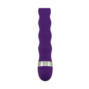 Dettaglio corpo centrale vibratore viola con rilievi verticali e superficie in silicone