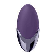 Vibratore ovale viola Satisfyer con contrasto tra superficie opaca e base ondulata