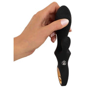Vibratore a coniglio nero in silicone tenuto in mano verticale con logo YOU 2 TOYS