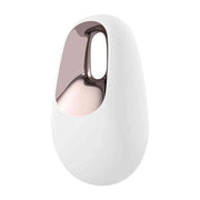 Vista laterale vibratore Lay-On Satisfyer bianco opaco forma curva tridimensionale con metallo rosa