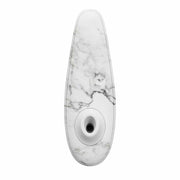 Vista frontale testina stimolazione Womanizer bianco marmo design ergonomico