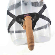 Strap-on color carne su supporto nero con cinghie